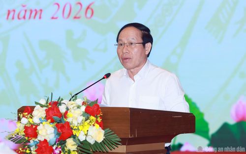  Phó Thủ tướng Chính phủ Lê Tiến Châu trình bày báo cáo của Chính phủ về dự thảo Kế hoạch thực hiện Định hướng lập pháp nhiệm kỳ Quốc hội khóa XVI. 