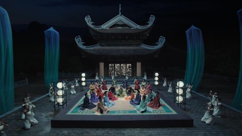 Hàng chục ca nương thuộc nhiều thế hệ xuất hiện trong MV.