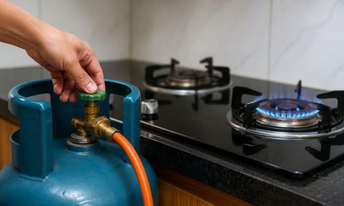 Trước khi bắt đầu làm sạch, cần khóa van bình gas và đảm bảo bếp đã nguội hoàn toàn (Ảnh minh họa)
