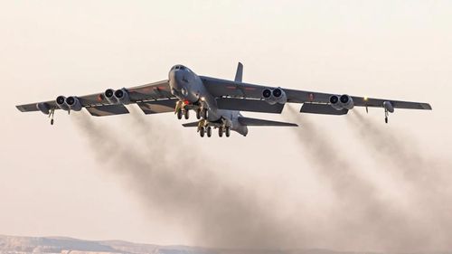 Máy ném bom B-52 tại Edwards. Ảnh Không quân Mỹ
