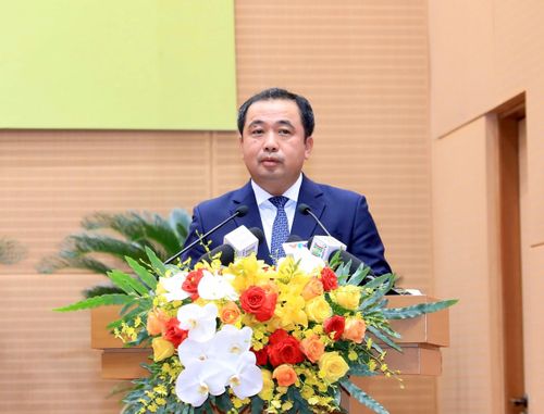 Bí thư Thành ủy Hà Nội Trần Đức Thắng phát biểu tại phiên bế mạc kỳ họp thứ tư (kỳ họp chuyên đề), HĐND thành phố Hà Nội khóa XVII. Ảnh: QUANG THÁ