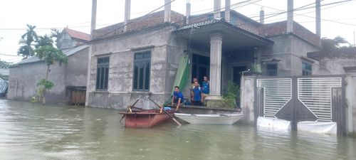 Lũ sông Bùi vượt báo động III gây ngập lụt nhiều khu dân cư thuộc các xã: Xuân Mai, Trần Phú, Quảng Bị. Ảnh: Kim Nhuệ