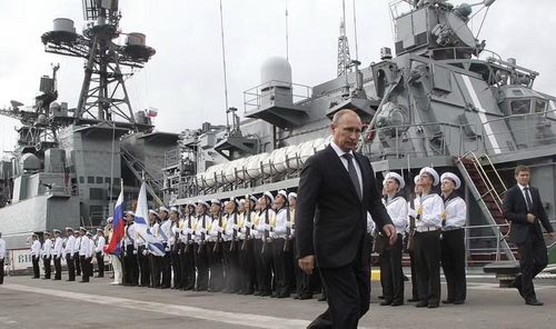 Theo thông tin do phía Nga công bố, tàu hộ vệ Đô đốc Grigorovich đã phát hiện du thuyền Anh di chuyển vào khu vực mà họ đánh giá là tiềm ẩn rủi ro.