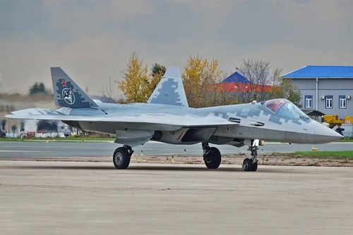 Ưu điểm chính của Su-57 là chi phí bảo trì tương đương với các máy bay chiến đấu hạng nặng thế hệ thứ tư trước đây (bao gồm cả Su-30), và được cho là tiết kiệm hơn nhiều so với Su-27 cũ.