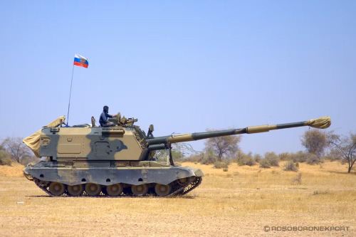 Đó là K9 Thunder của Hàn Quốc - sản phẩm của Samsung Techwin (nay là Hanwha Defense), hợp tác cùng nhà sản xuất Ấn Độ Larsen &amp; Toubro để lắp ráp tại chỗ, cạnh tranh cùng 2S19M1 Msta-S của Nga, được sản xuất bởi các công ty nhà nước OFB và BEML.