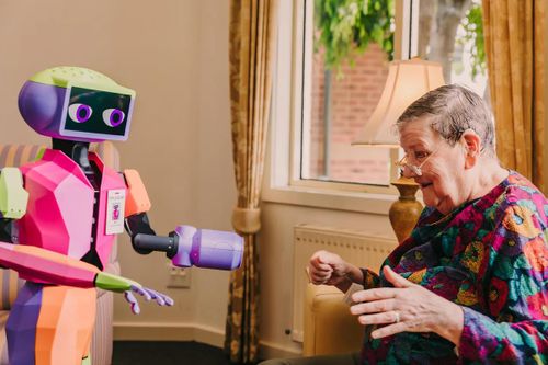 Robot hỗ trợ chăm sóc người cao tuổi.
