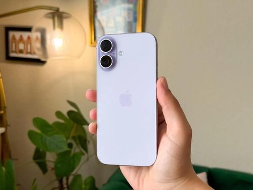  IPhone 17 tiêu chuẩn trở thành điện thoại bán chạy nhất thế giới nhờ cải tiến lớn so với đời cũ. Ảnh: Cnet. 