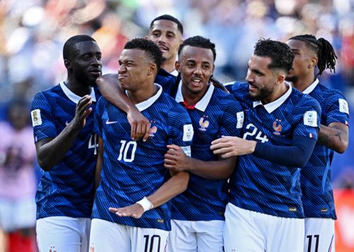  Mbappe đập tan mọi chỉ trích nhắm vào anh. Ảnh: Reuters. 