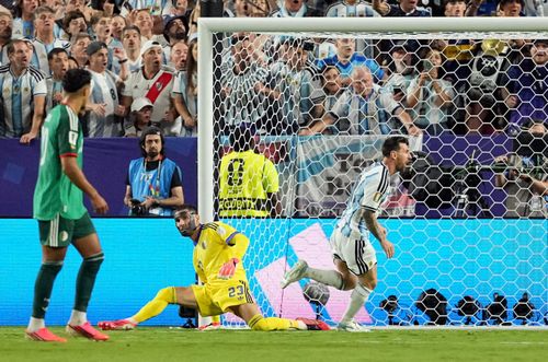  Trong 5 trận đấu gần nhất tại World Cup, Messi đóng góp trực tiếp vào 9 bàn thắng cho "Albiceleste" (7 bàn và 2 kiến tạo). 