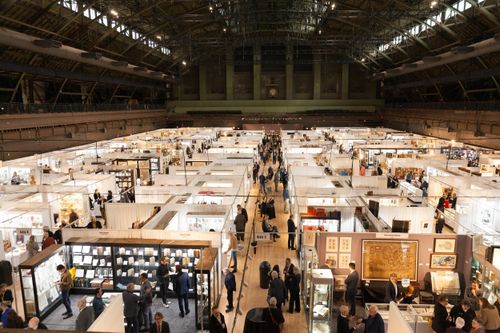 Hội sách cổ quốc tế tại New York. Ảnh: nyantiquarianbookfair.