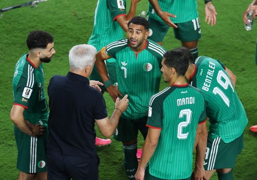  Về diễn biến trận đấu, dù Algeria nhập cuộc không đến nỗi nào trong những phút đầu trận, đại diện châu Phi vẫn phải chấp nhận thua trắng 0-3 bởi sự xuất sắc của siêu sao Lionel Messi. Anh ghi cả 3 bàn thắng ở các phút 17, 60 và 76. 