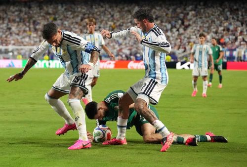 Không ghi bàn như Messi, nhưng De Paul vẫn là một trong những nhân tố quan trọng nhất giúp Argentina duy trì thế trận áp đảo trước Algeria.