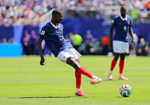 Dembele bị thay ra trong hiệp hai sau màn trình diễn thiếu thuyết phục trước Senegal.