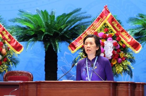 Phó Chủ tịch Hội LHPN Việt Nam Nguyễn Thị Minh Hương phát biểu