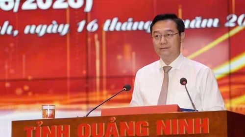 Đồng chí Nguyễn Thế Lãm, Chủ tịch Hội Nhà báo tỉnh, Giám đốc Báo và Phát thanh, Truyền hình Quảng Ninh, phát biểu tại lễ kỷ niệm 101 năm Ngày Báo chí Cách mạng Việt Nam.