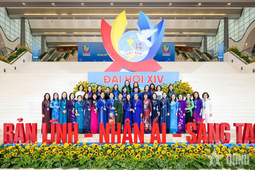 Các đại biểu chụp ảnh chung.