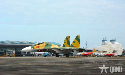 Máy bay Su-30MK2 số hiệu 8581 bay thử thành công sau sửa chữa lớn, tăng tổng niên hạn tại Nhà máy A32.