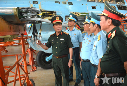 Thượng tướng (nay là Đại tướng) Nguyễn Tân Cương, Ủy viên Trung ương Đảng, Ủy viên Thường vụ Quân ủy Trung ương, Tổng Tham mưu trưởng, Thứ trưởng Bộ Quốc phòng thăm và làm việc tại Nhà máy A32 (tháng 5-2022).