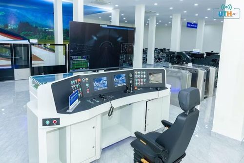 Phòng mô phỏng điều khiển và khai thác đường sắt tốc độ cao tại Trường Đại học Giao thông vận tải TPHCM. Ảnh: UTH.