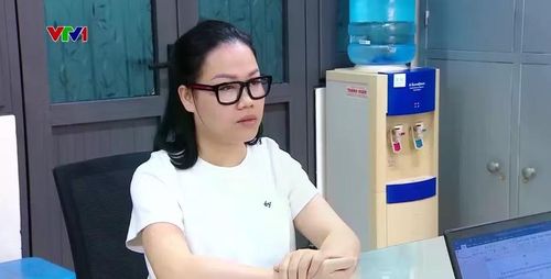 Chủ tịch CCV Group Mai Hà Trang tại cơ quan công an (Ảnh chụp màn hình VTV).