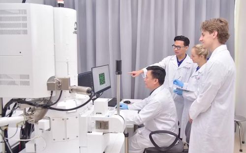 Hoạt động nghiên cứu khoa học ở Trường ĐH Khoa học và Công nghệ Hà Nội. Ảnh: USTH.