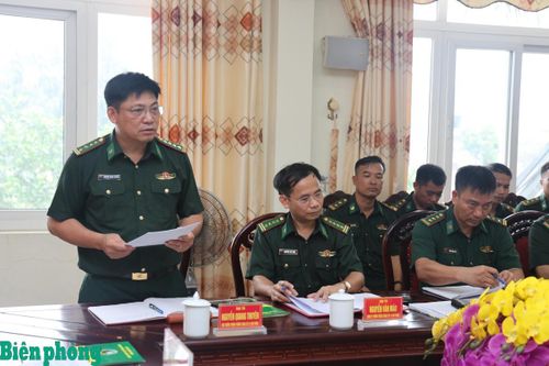 Đại tá Nguyễn Quang Thuyên, Hiệu trưởng Trường Trung cấp 24 Biên phòng phát biểu tại buổi làm việc. Ảnh: Xuân Khoa