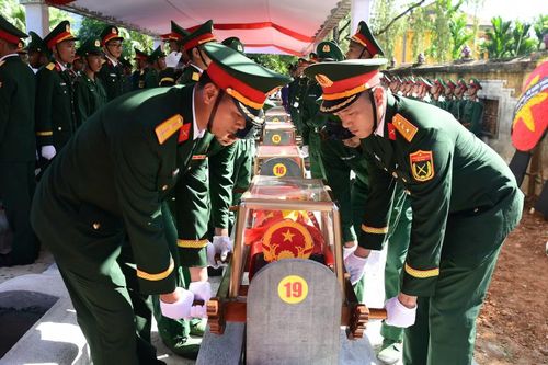 Đưa các anh về với quê hương.