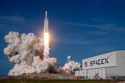 SpaceX vượt qua Amazon để trở thành doanh nghiệp giá trị thứ năm tại Mỹ.