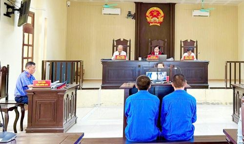 Quang cảnh phiên xét xử.