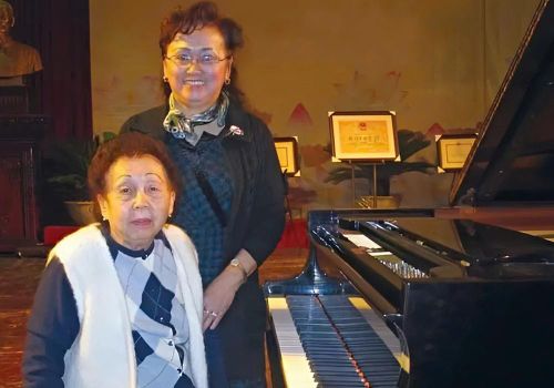 Mẹ con NSND Thái Thị Liên - NSND Trần Thu Hà. 