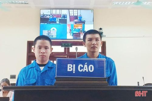 2 bị cáo: Nguyễn Minh Ánh và Nguyễn Thế Anh tham gia trực tiếp tại phiên tòa, bị cáo Nguyễn Văn Chính tham gia bằng hình thức trực tuyến từ Phân trại tạm giam Kỳ Anh (Công an Hà Tĩnh).