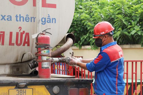 PVOil Vũng Áng chủ động pha chế, cung ứng sản phẩm chất lượng ra thị trường.