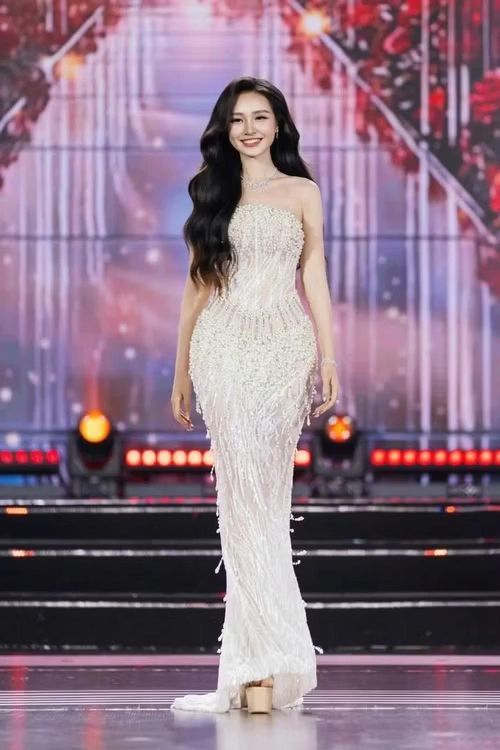 Đại diện Việt Nam tham dự cuộc thi này là Á hậu 1 Miss World Vietnam 2025 Lê Phương Khánh Như.