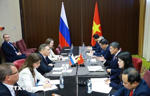Thủ tướng Lê Minh Hưng tiếp ông Alexey Likhachev, Tổng Giám đốc Tập đoàn Năng lượng Nguyên tử Quốc gia Liên bang Nga (Rosatom). (Ảnh: Dương Giang/TTXVN)