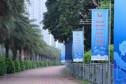 Băng rôn, pano, áp phích... chào mừng Đại hội đại biểu phụ nữ toàn quốc lần thứ XIV.