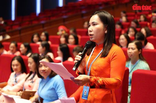 Các đại biểu trình bày ý kiến tại Đại hội.