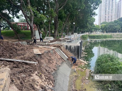 Khi mực nước hồ giảm, nhiều nguồn nước khác vẫn tiếp tục đổ về đây gây ô nhiễm. Hai yếu tố này đã khiến cá trong hồ bị chết. Theo ghi nhận, công tác thi công trạm bơm nằm ở cuối công viên hiện vẫn đang diễn ra.