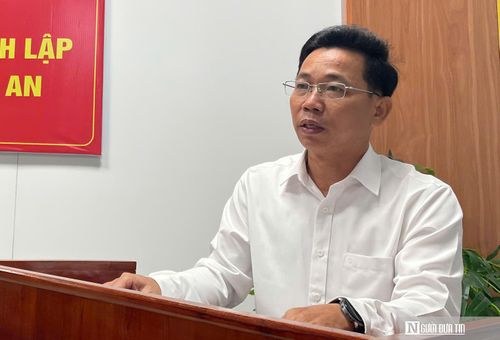 Ông Lê Thanh Luận, Phó Chủ tịch UBND xã Việt An, phát biểu tại lễ công bố quyết định thành lập Chi hội Luật gia xã Việt An.