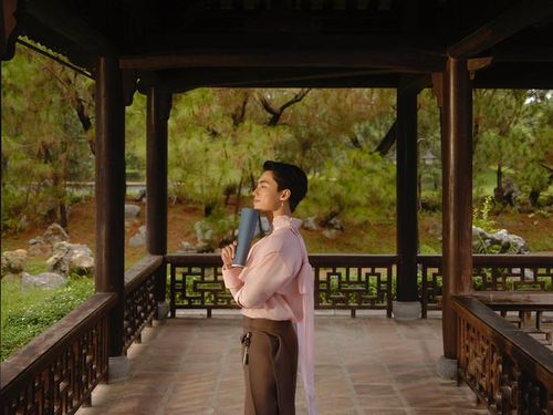 Chỉ với 12 giây ngắn ngủi, Công Tử Văn Thơ đã phần nào chứng minh sức hút của MONO khi đủ khả năng khiến mạng xã hội "dậy sóng".
