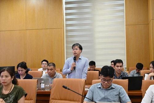 Ông Mai Văn Khiêm, Giám đốc Trung tâm Dự báo Khí tượng Thủy văn Quốc gia thông tin tại cuộc Họp báo. Ảnh: Thanh Trà