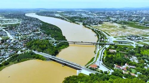 Đại lộ Nam sông Mã (bên phải ảnh).