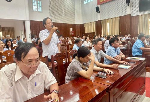 Cử tri phường Bàn Thạch nêu kiến nghị. Ảnh: TRUNG HIẾU