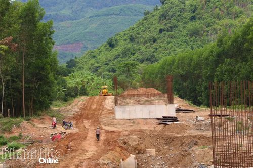 Công trường đoạn qua địa bàn xã Khánh Vĩnh.