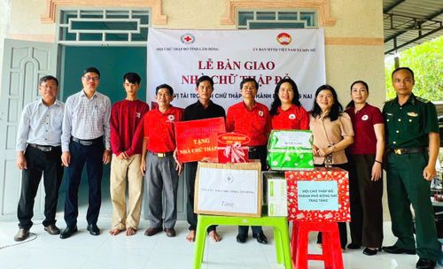 Trao tặng nhà Chữ thập đỏ cho hộ khó khăn tại xã Sơn Mỹ
