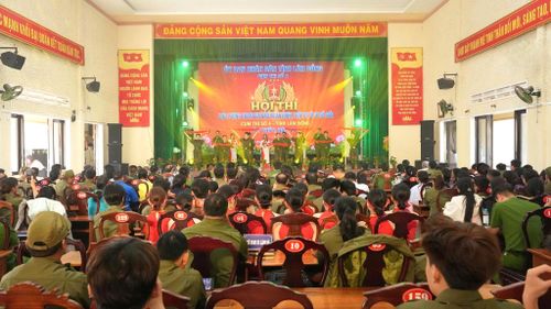 Văn nghệ chào mừng