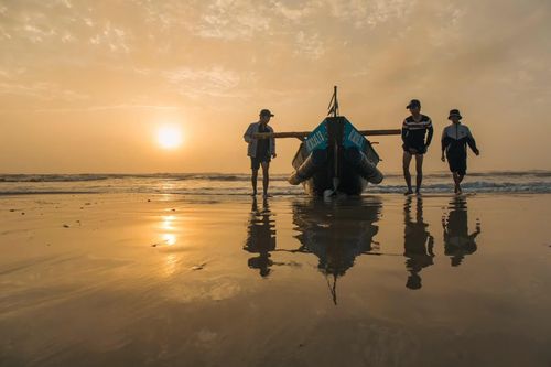 Khắc hình hài vào lòng biển