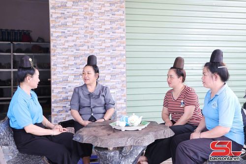 Cán bộ, hội viên phụ nữ xã Mường Khiêng chia sẻ kinh nghiệm tuyên truyền phòng, chống ma túy.
