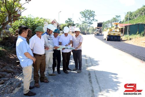 Giám sát thi công tuyến quốc lộ 6C, đoạn qua xã Mai Sơn.