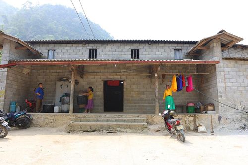 Những ngôi nhà kiên cố, khang trang ở Thắng Mố được xây dựng từ nguồn vốn hỗ trợ của các Chương trình mục tiêu quốc gia.