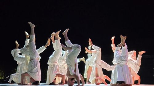  Tiết mục kết hợp nhuần nhuyễn giữa hip-hop, b-boying, múa đương đại, ballet cùng các động tác nhào lộn và thể dục dụng cụ